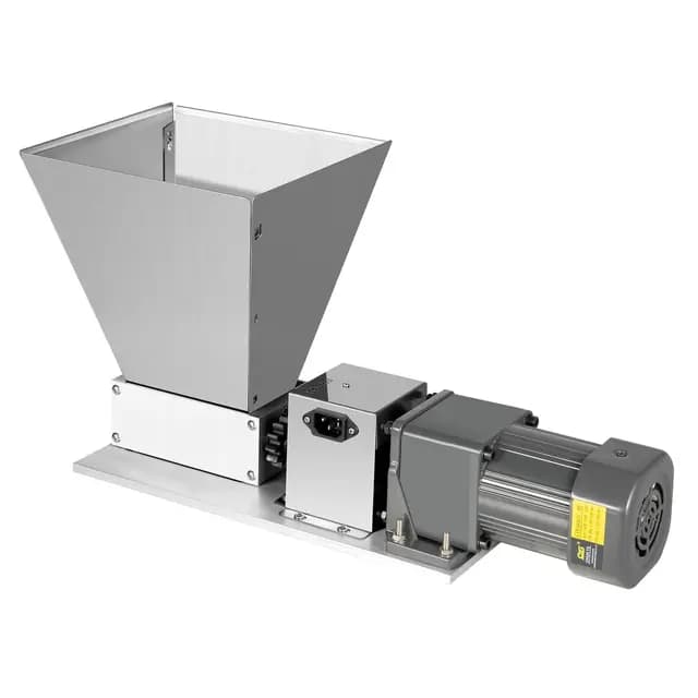 Haferquetsche, 220V 60W Flockenquetsche 4L Getreidequetsche 75rpm Elektrische Getreidemühle Verstellbare Schrotmühle mit 4 Stück Trichter für Weizen, Reis, Mais