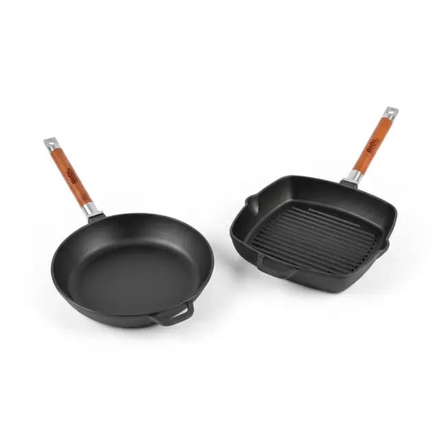 BIOL Gusseisen Pfannen Set mit Grillpfanne – Rund & Quadratisch – Mit abnehmbaren Holzgriffen – Für Induktion, Gas, Ceran, Grill & Backofen geeignet (26 cm & 26 cm)