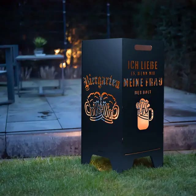 Feuertonne Mit Lustigem Motiv | Stabiles Stecksystem Mit Tragegriffen | Robust & Aus Hochwertigem Stahl | Für Eine Knisternde Gemütlichkeit In Deinem Garten (78cm Biergarten)