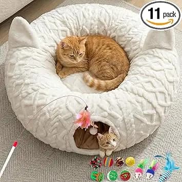 Katzentunnel Rund Weiß mit Katzenbett, Plüsch Katzen Donut Tunnel mit 11 interaktiven Spielzeugen & Waschbarer Matte, Peekaboo Katzenhöhle Spieltunnel unter dem Weihnachtsbaum für Katzen