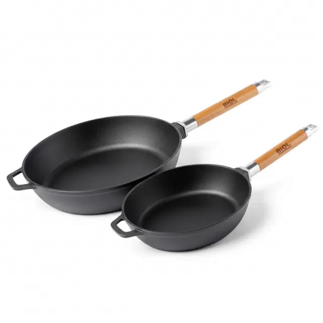 BIOL Gusseisen Pfannen Set 24 cm + 28 cm – 2 -teilig – Mit abnehmbaren Holzgriffen – Für Induktion, Gas, Ceran, Grill & Backofen geeignet (Set 24/28 cm ohne Deckel)