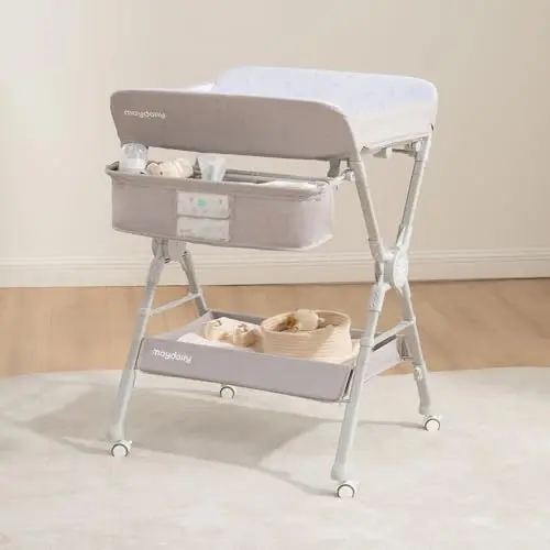Maydolly Wickeltisch klappbar & höhenverstellbar, mobiler Wickeltisch mit Rollen, wasserdichte und leicht zu reinigende Wickelauflage, platzsparende Wickelkommode mit Ablagefächern – Grau