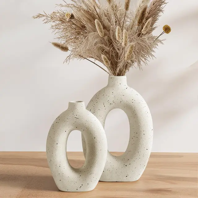 LE TAUCI Keramik Vase 2er-Set, 26+21.5 cm Cremefarbene Hohle Donut-Blumen vasen, Dekorativer Blickfang im nordischen Boho-Stil für Wohnzimmer, Tisch, Regal, Kaminsims, Warmem Elfenbein Gesprenkelt
