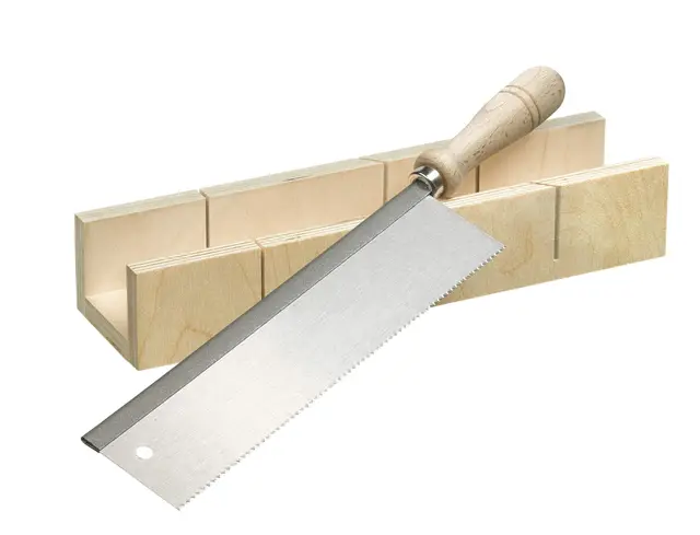 kwb Schneidlade inkl. Feinsäge 250 mm, f. Winkel-Schnitte in Holz-Leisten u. Ä.