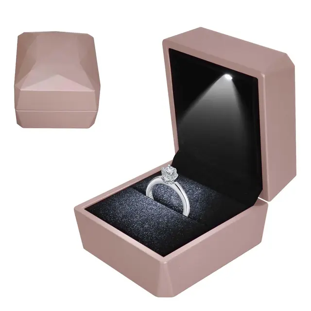 Colexy Ring Box mit LED-Licht, LED-Ringbox Beleuchtete, Samt Schmuck Geschenkbox mit LEDs-Innenbeleuchtung, Schmuck Präsentationsbox, für Verlobung Heiratsantrag Hochzeit, 5.8 * 6.3 * 5cm, Roségold