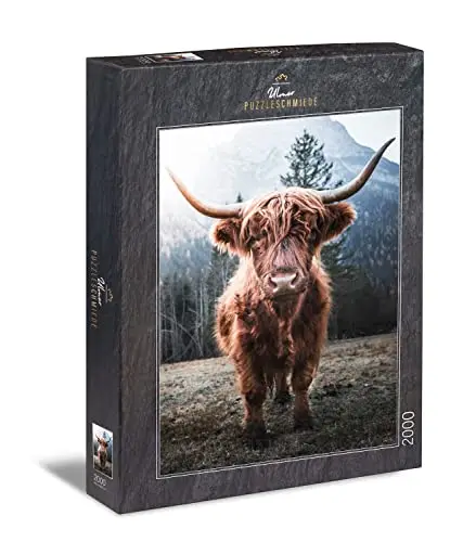Ulmer Puzzleschmiede - Tier-Puzzle „Hochland“– 2000 Teile Puzzle – Puzzlemotiv vom kraftvollen Hochland-Rind auf der Kuh-Weide vor frostiger Alpen-Kulisse